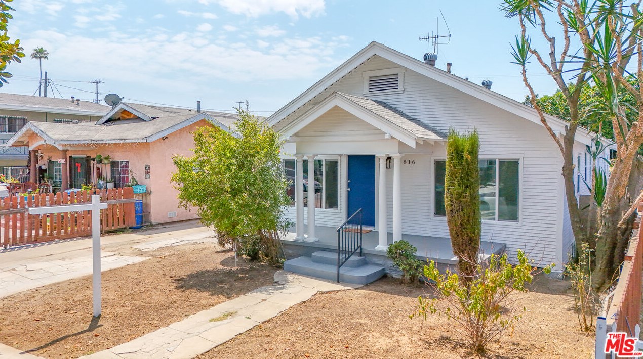 816 62nd St, Los Angeles CA  90001-1506 exterior