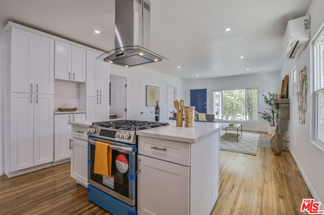 816 62nd St, Los Angeles CA  90001-1506 exterior