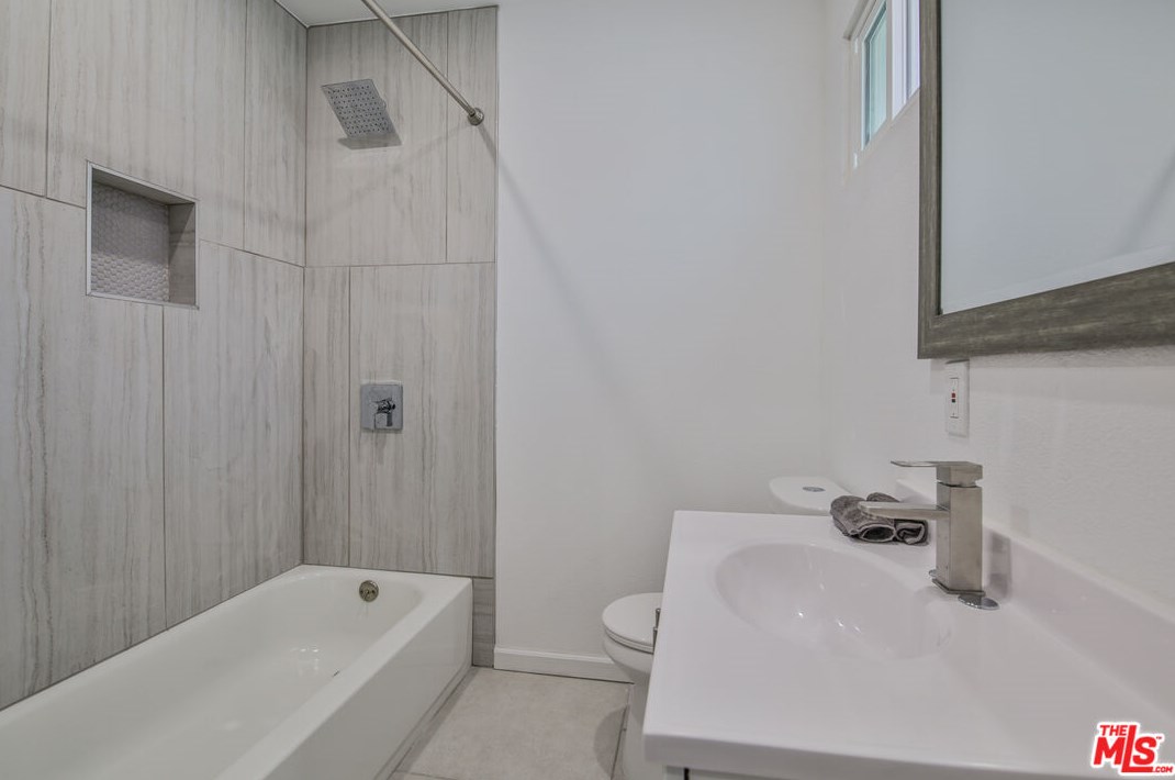816 62nd St, Los Angeles CA  90001-1506 exterior