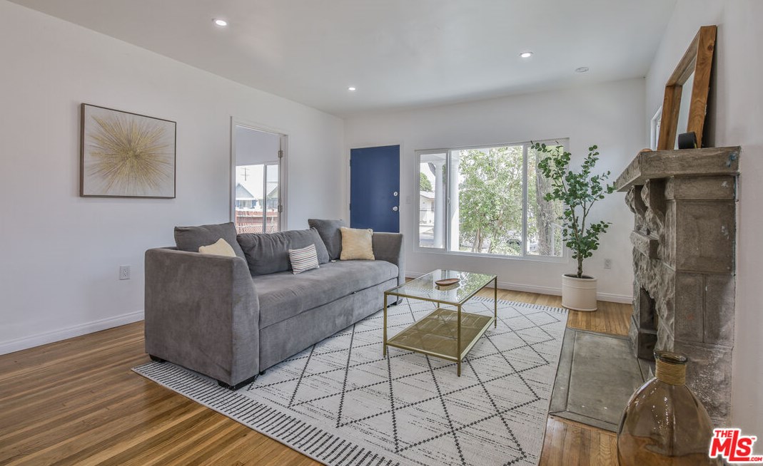 816 62nd St, Los Angeles CA  90001-1506 exterior