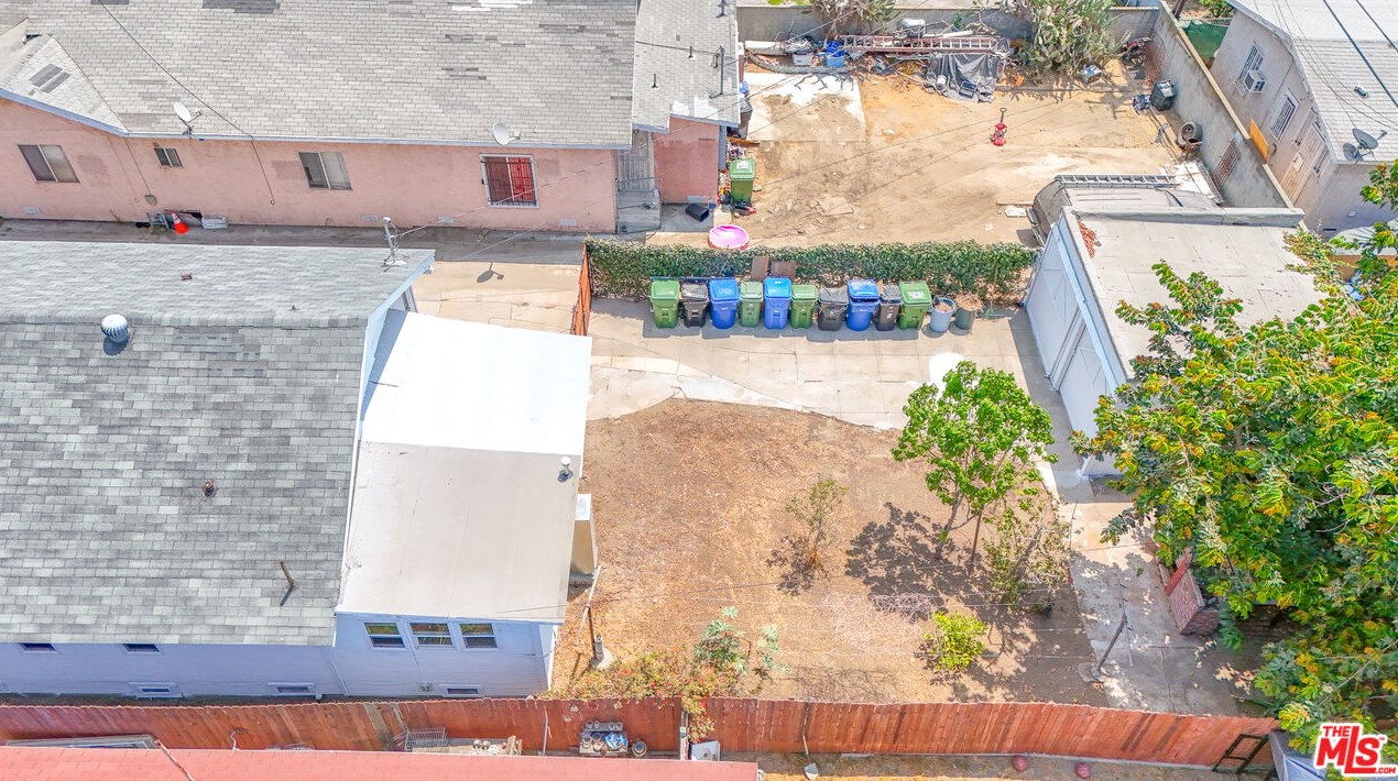 816 62nd St, Los Angeles CA  90001-1506 exterior