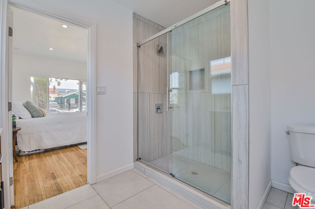 816 62nd St, Los Angeles CA  90001-1506 exterior