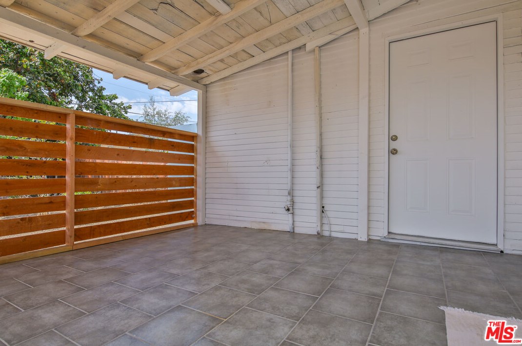 816 62nd St, Los Angeles CA  90001-1506 exterior