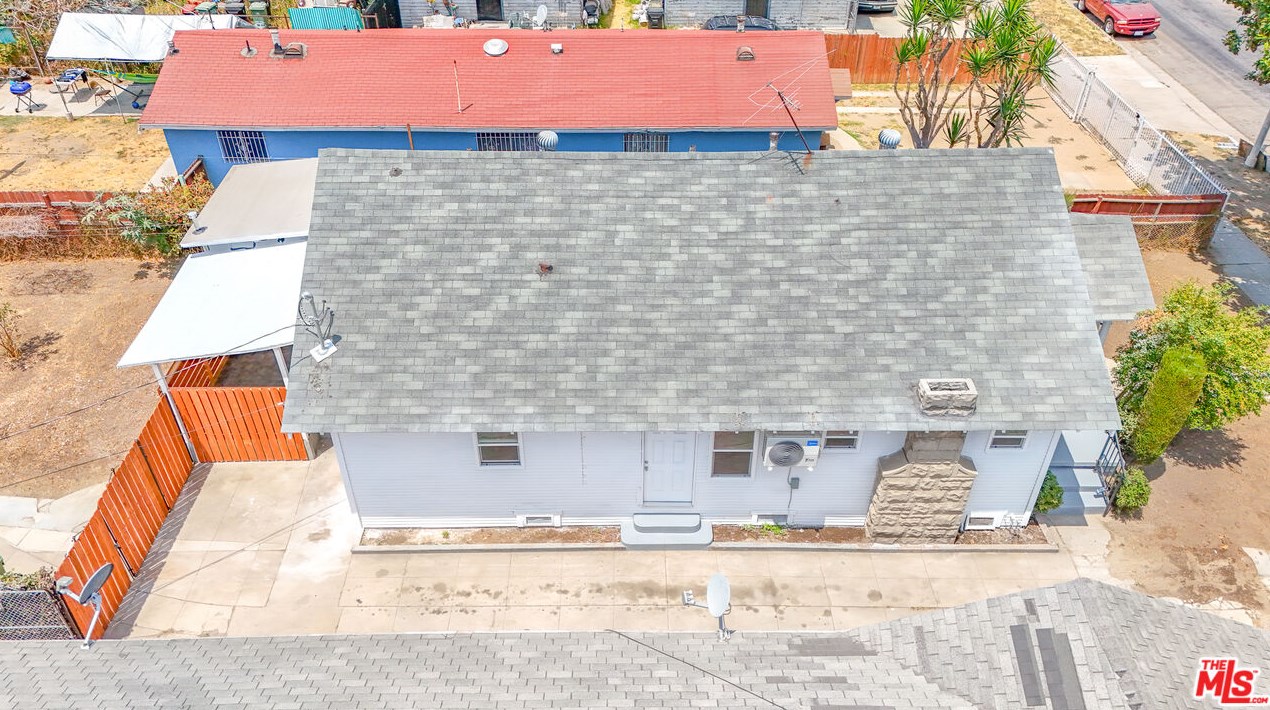 816 62nd St, Los Angeles CA  90001-1506 exterior