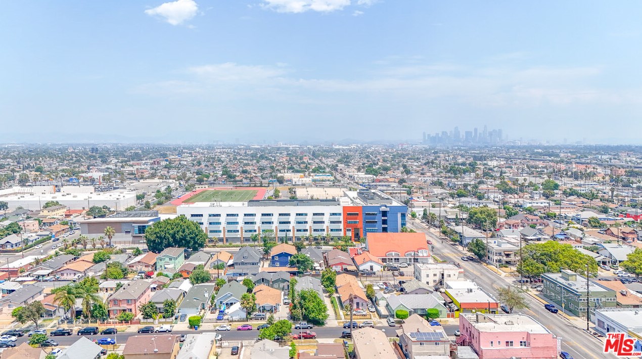 816 62nd St, Los Angeles CA  90001-1506 exterior