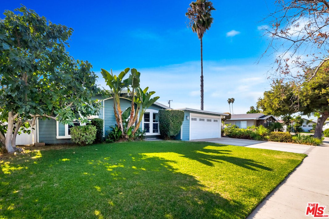 11751 Debbie Ln, Garden Grove, CA 92840-2617