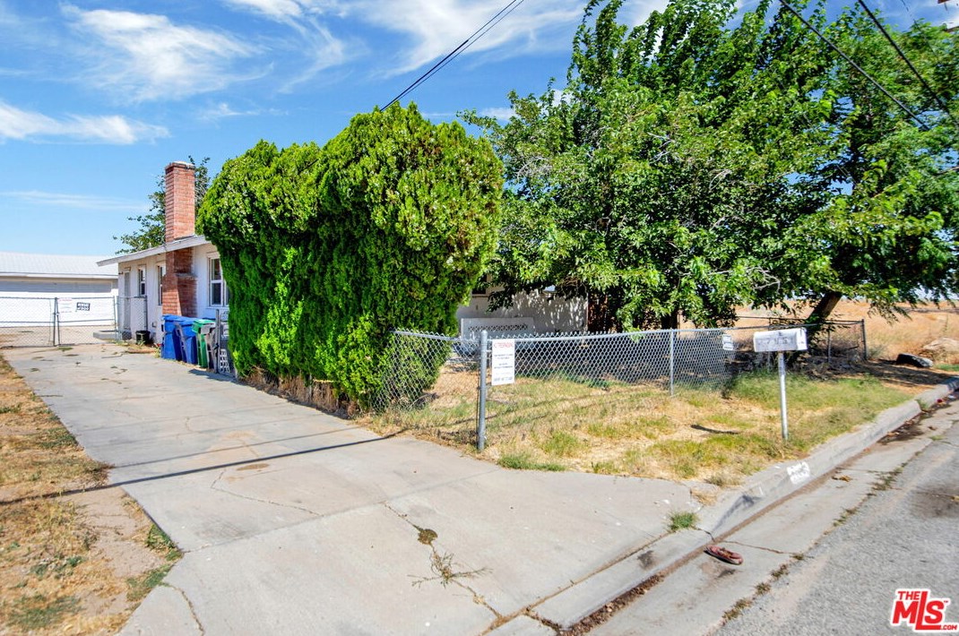 37851 5th St, Palmdale, CA 93550
