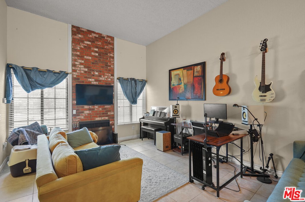 14500 Van Nuys Blvd #4, Van Nuys, CA 91402