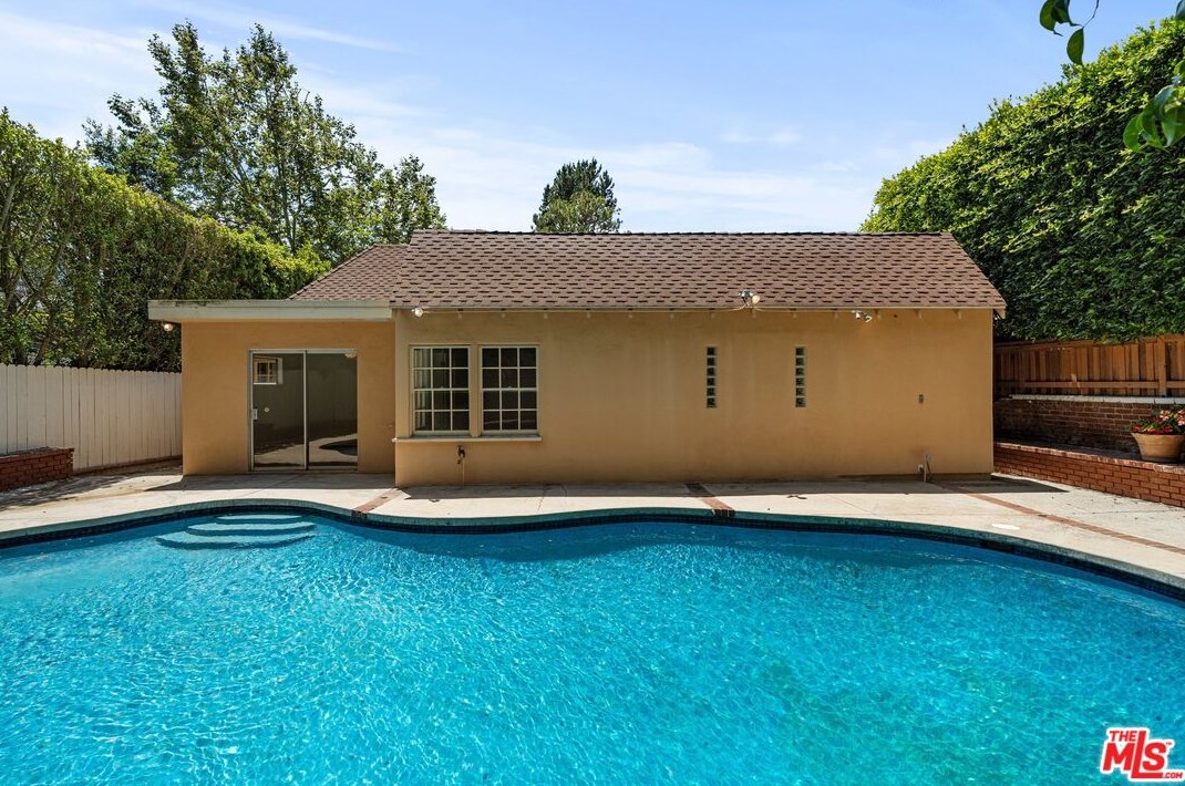 1008 Manning Ave, Los Angeles CA  90024-3221 exterior