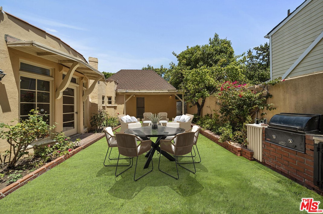 1008 Manning Ave, Los Angeles CA  90024-3221 exterior