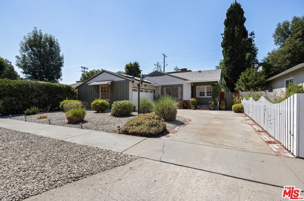 16536 Gilmore St, Van Nuys, CA 91406