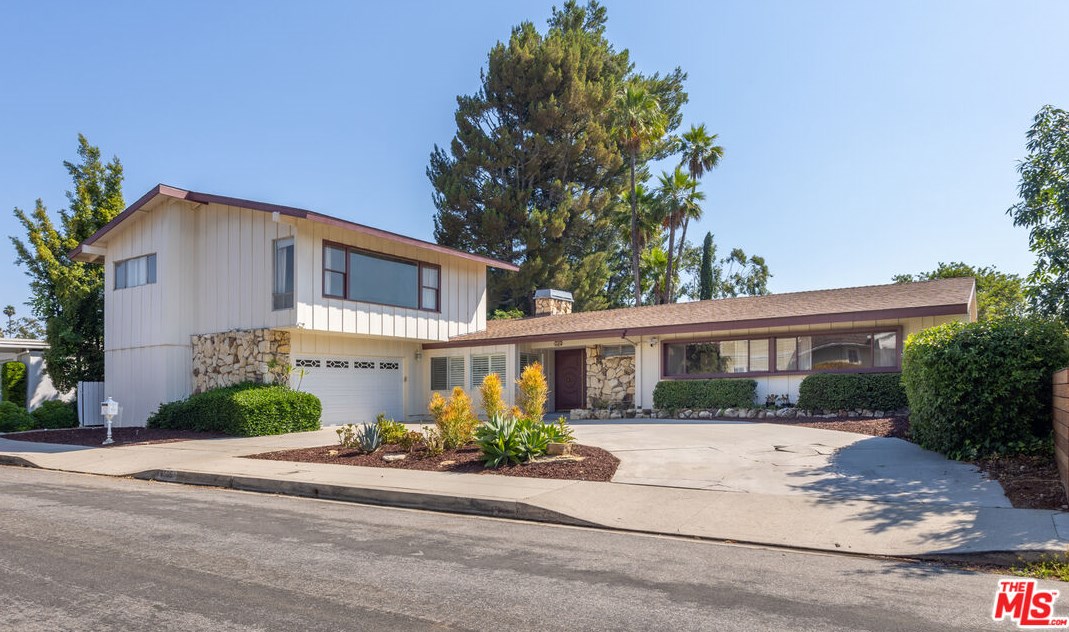 3565 Crownridge Dr, Van Nuys, CA 91403