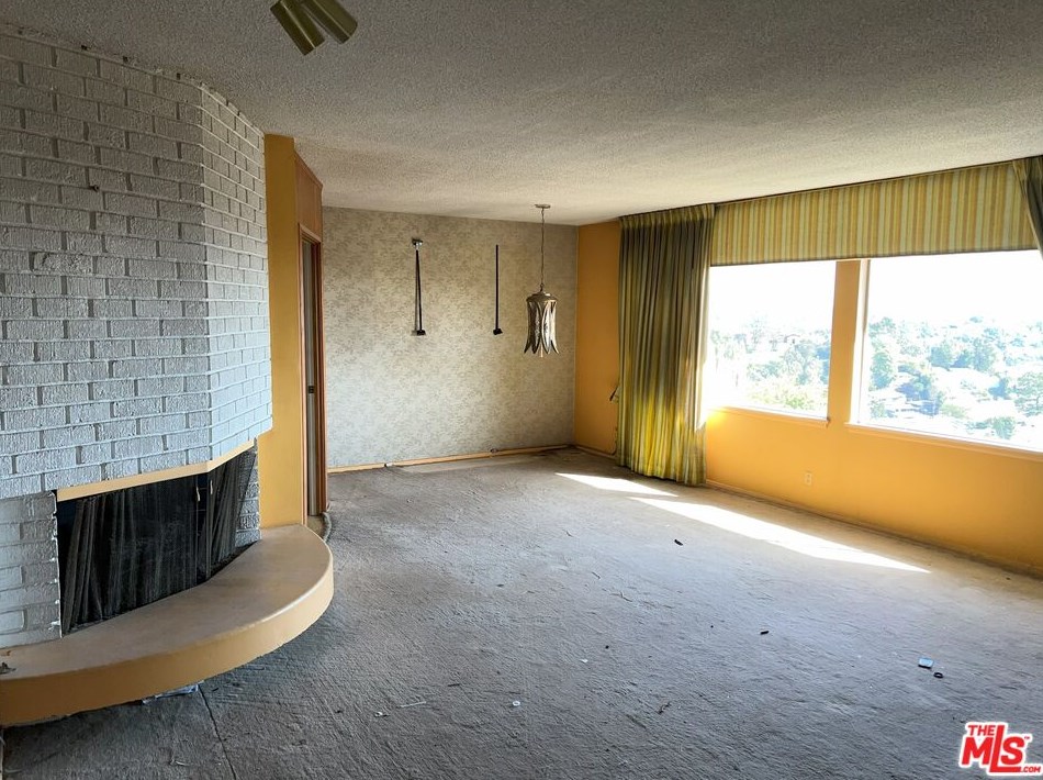 3632 Amesbury Rd, Los Angeles, CA 90027-1304