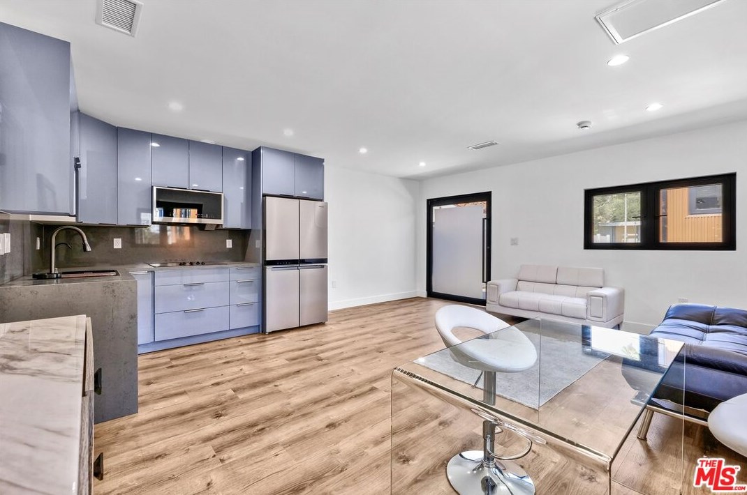 5234 Noble Ave, Van Nuys CA  91411-3906 exterior