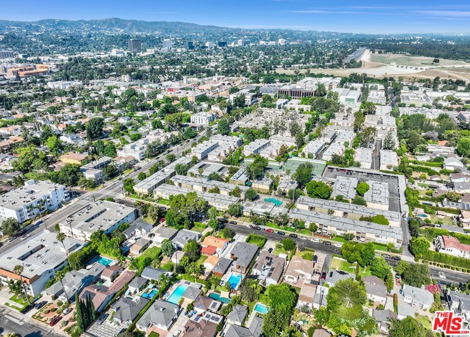 5234 Noble Ave, Van Nuys CA  91411-3906 exterior