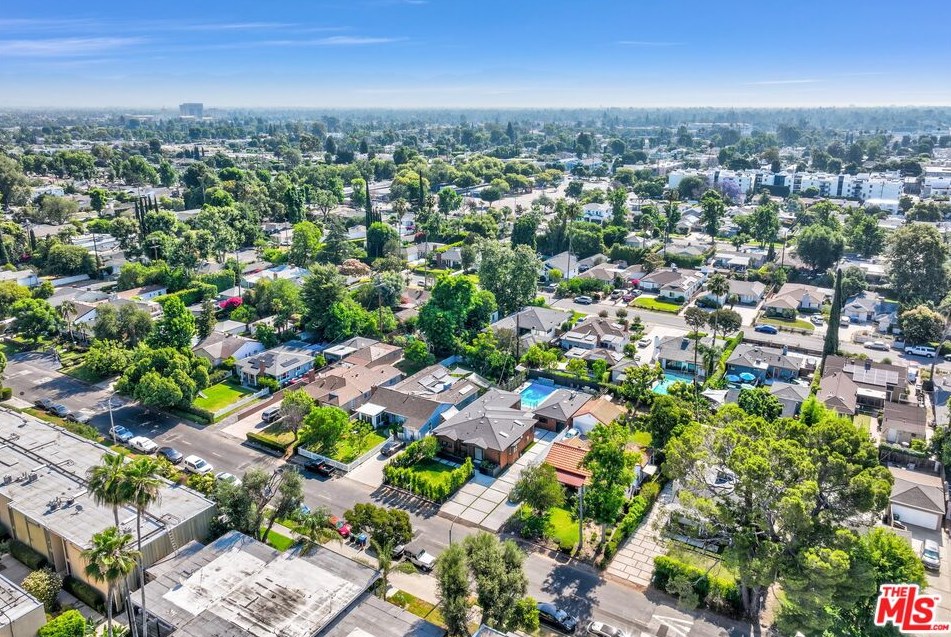 5234 Noble Ave, Van Nuys CA  91411-3906 exterior