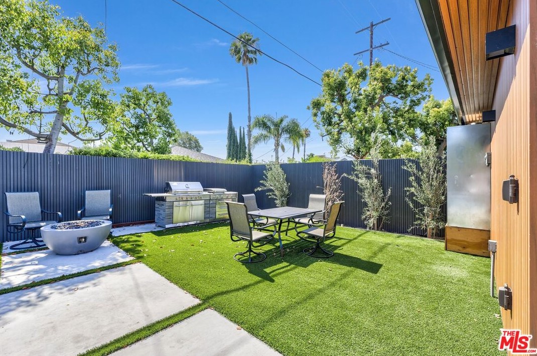 5234 Noble Ave, Van Nuys CA  91411-3906 exterior