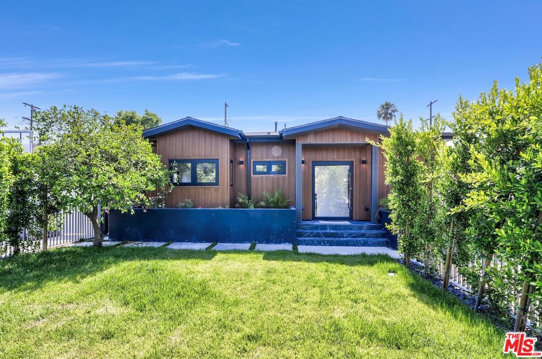 5234 Noble Ave, Van Nuys CA  91411-3906 exterior