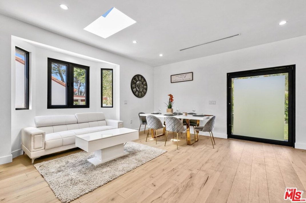5234 Noble Ave, Van Nuys CA  91411-3906 exterior