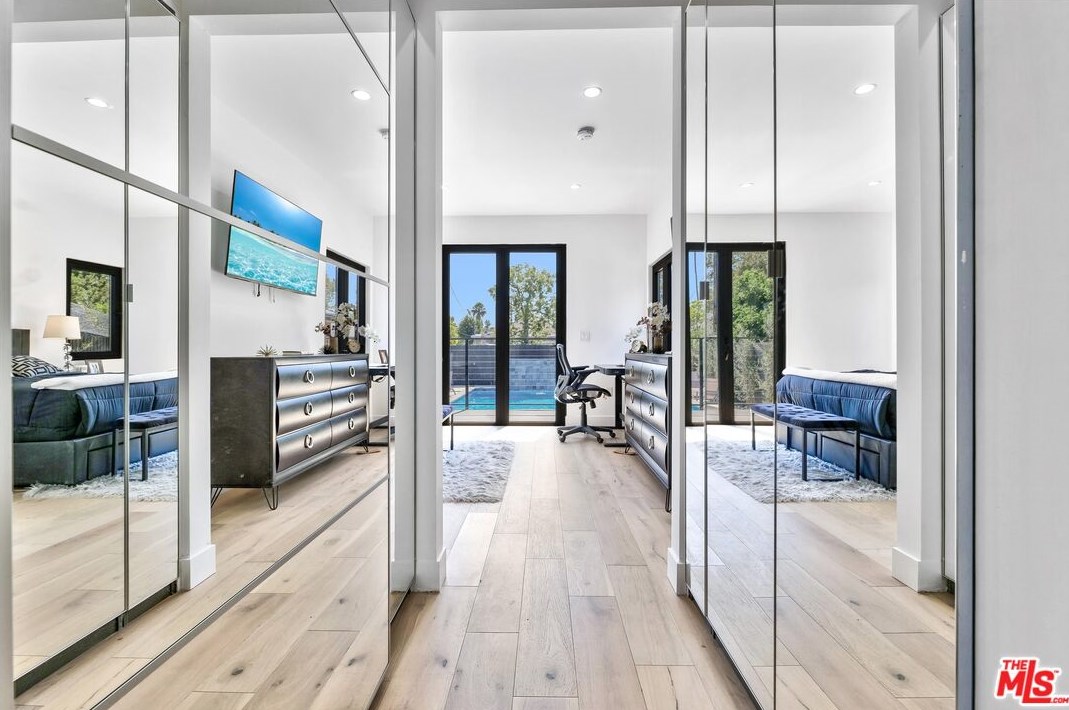 5234 Noble Ave, Van Nuys CA  91411-3906 exterior