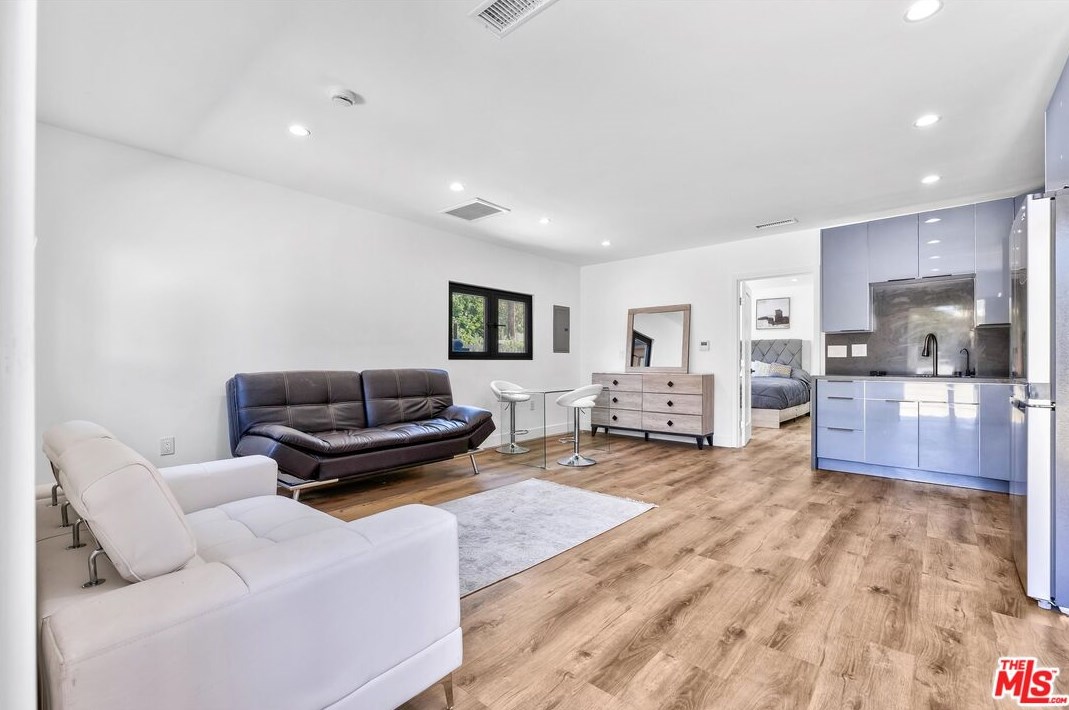 5234 Noble Ave, Van Nuys CA  91411-3906 exterior