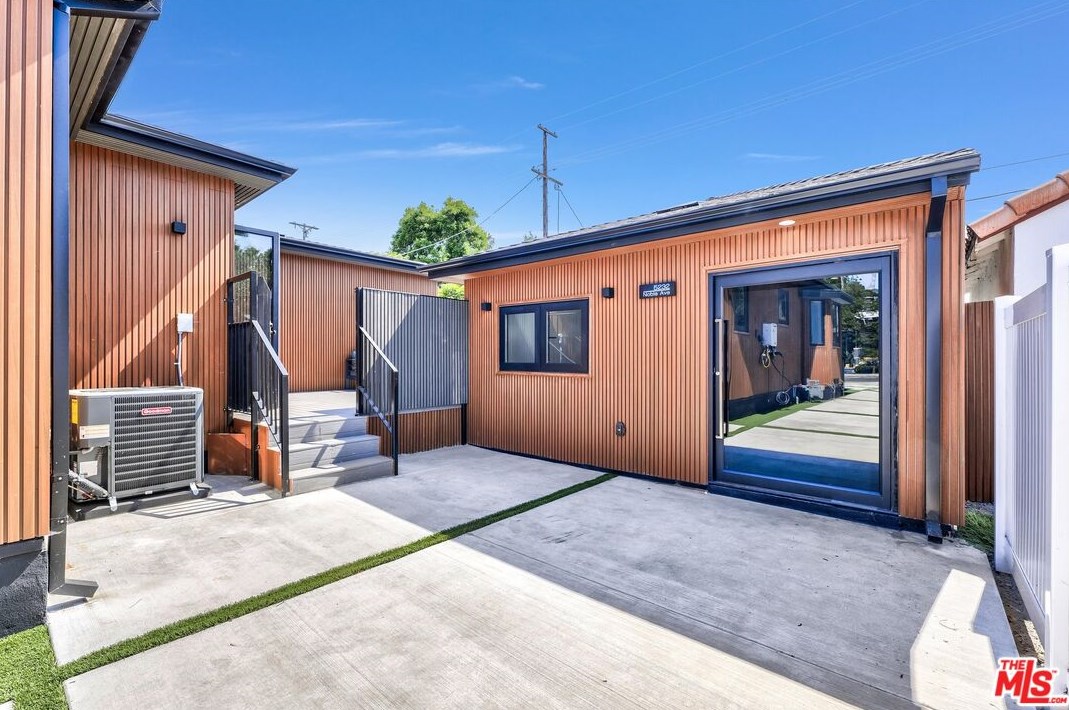 5234 Noble Ave, Van Nuys CA  91411-3906 exterior