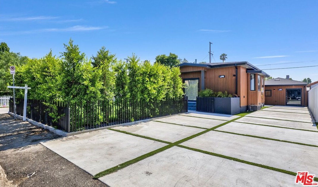 5234 Noble Ave, Van Nuys CA  91411-3906 exterior
