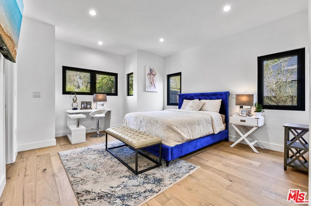5234 Noble Ave, Van Nuys CA  91411-3906 exterior
