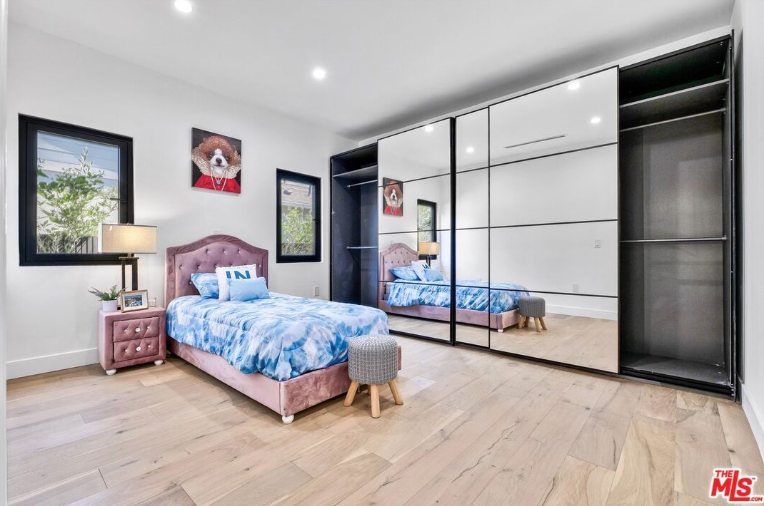 5234 Noble Ave, Van Nuys CA  91411-3906 exterior
