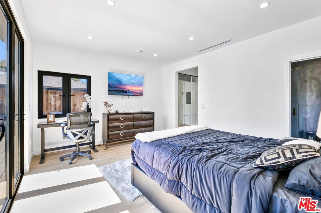 5234 Noble Ave, Van Nuys CA  91411-3906 exterior