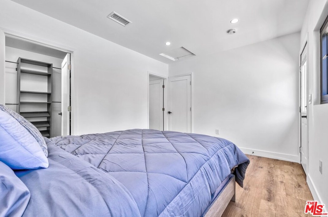 5234 Noble Ave, Van Nuys CA  91411-3906 exterior