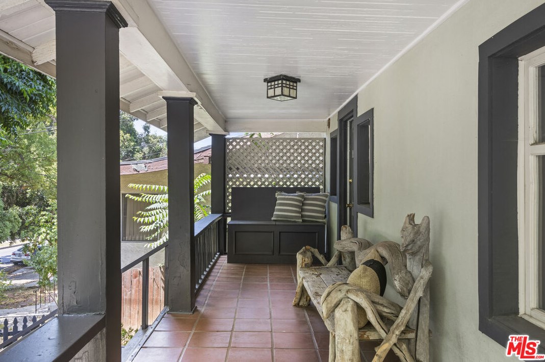 1665 Morton Ave, Los Angeles CA  90026-2611 exterior