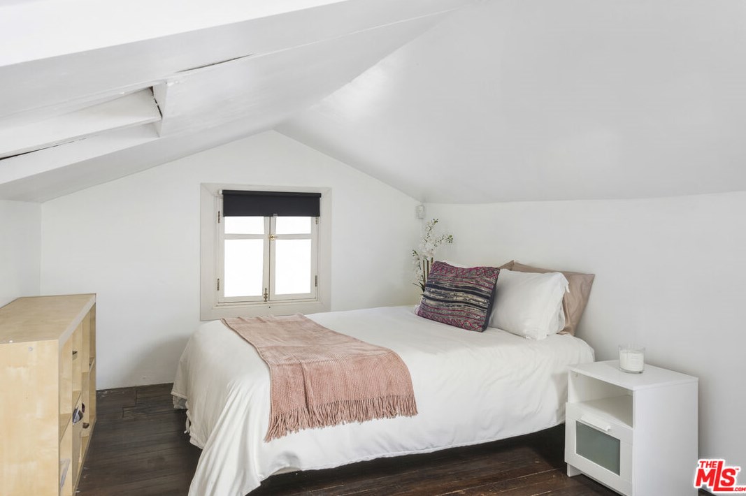 1665 Morton Ave, Los Angeles CA  90026-2611 exterior