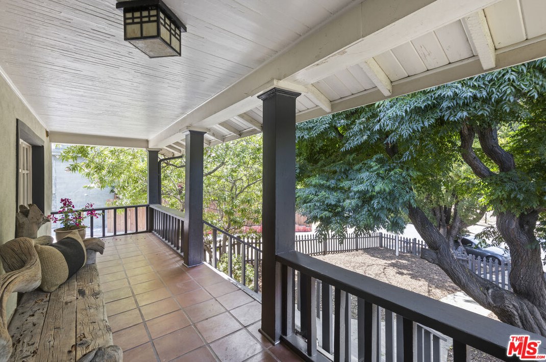 1665 Morton Ave, Los Angeles CA  90026-2611 exterior