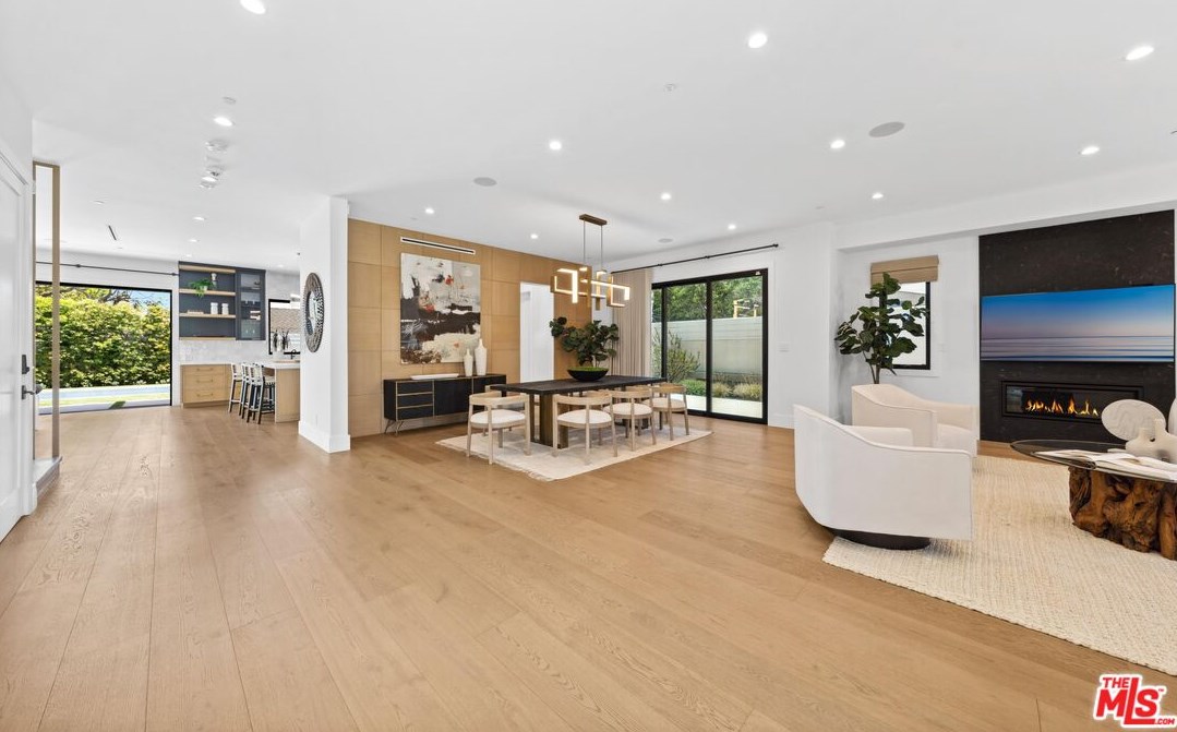 3170 Grand View Blvd, Los Angeles CA  90066-1027 exterior