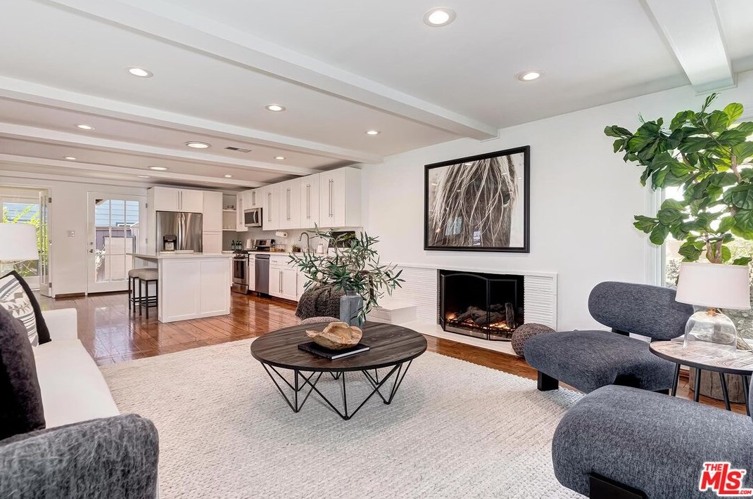 145 Beloit Ave, Los Angeles, CA 90049-3007