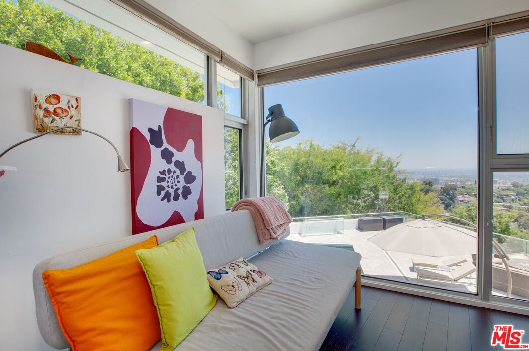 2808 Durand Dr, Los Angeles CA  90068-1920 exterior