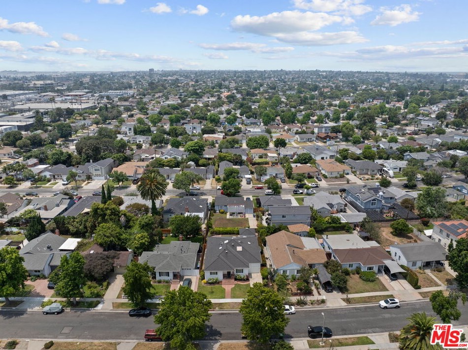 7819 Midfield Ave, Los Angeles CA  90045-3237 exterior