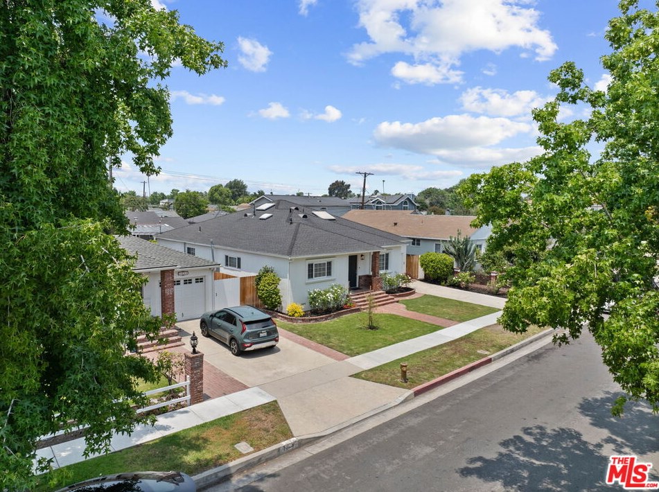 7819 Midfield Ave, Los Angeles CA  90045-3237 exterior