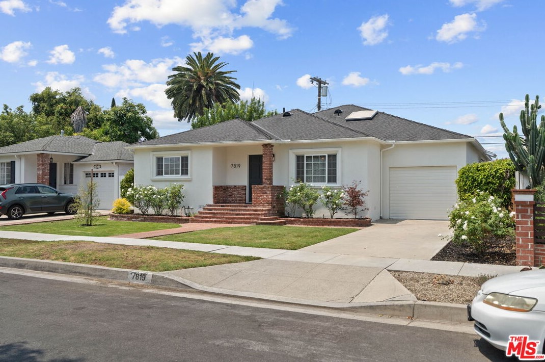 7819 Midfield Ave, Los Angeles, CA 90045-3237