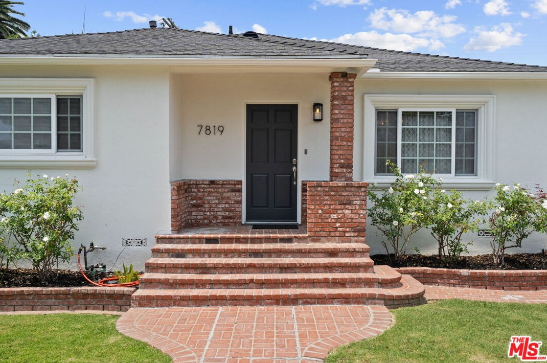 7819 Midfield Ave, Los Angeles CA  90045-3237 exterior