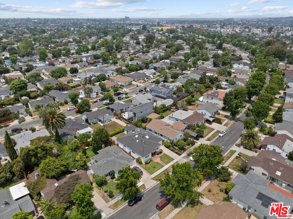 7819 Midfield Ave, Los Angeles CA  90045-3237 exterior