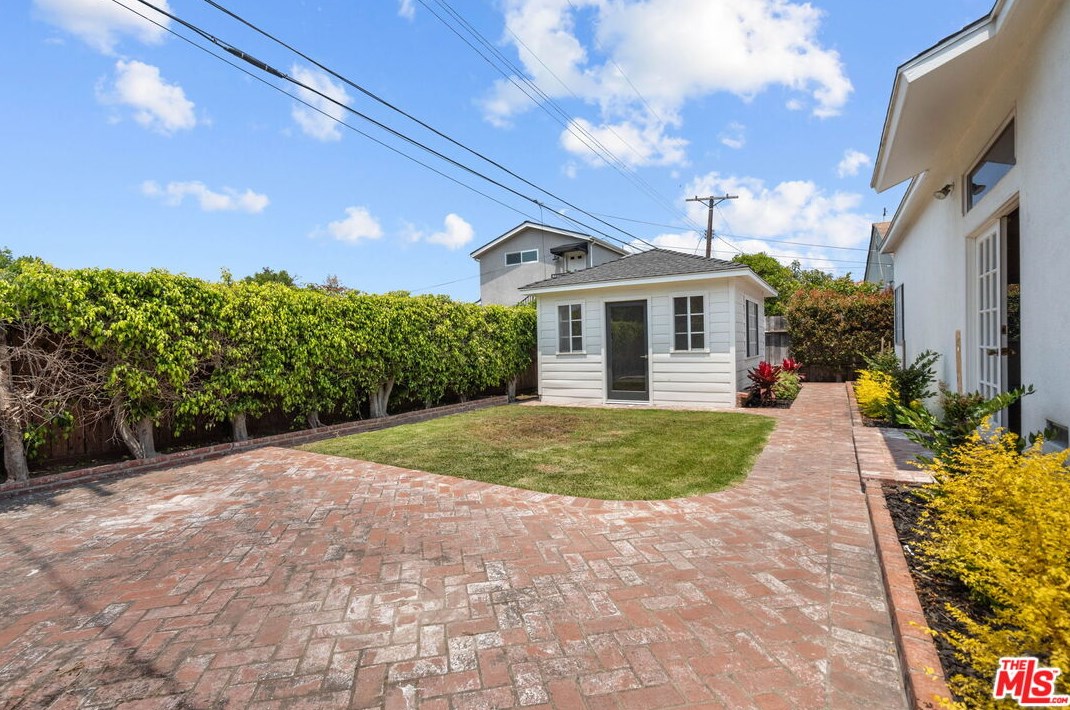 7819 Midfield Ave, Los Angeles CA  90045-3237 exterior