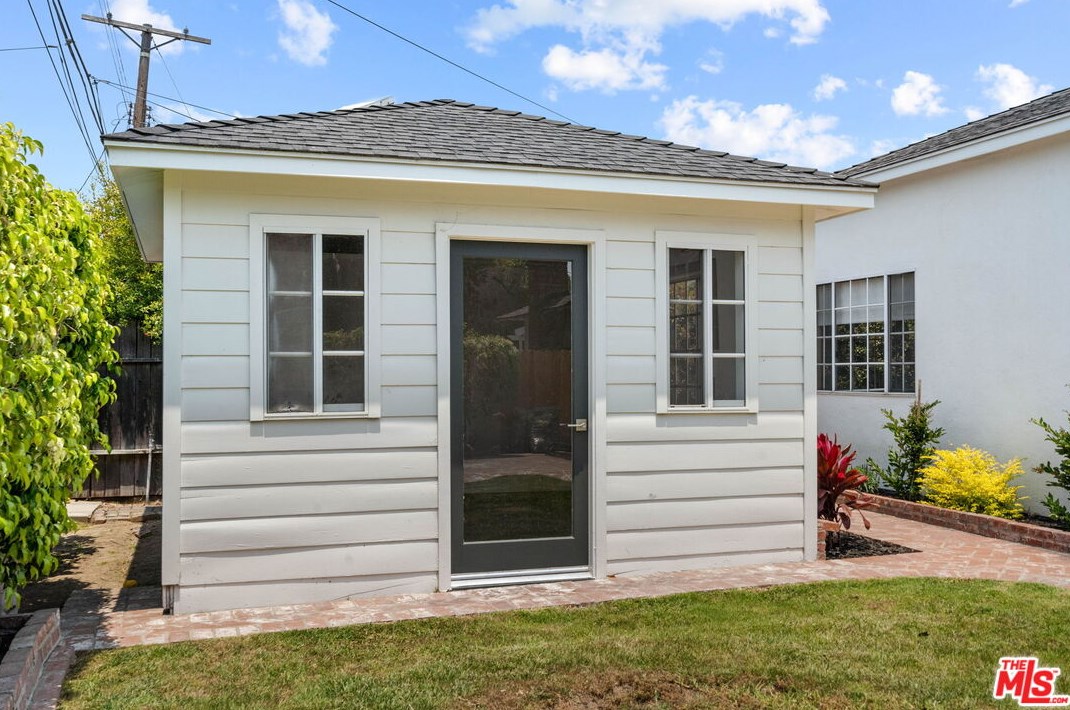 7819 Midfield Ave, Los Angeles CA  90045-3237 exterior