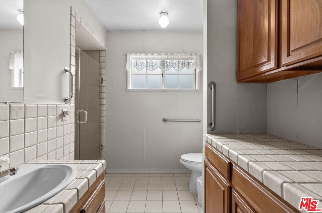 7819 Midfield Ave, Los Angeles CA  90045-3237 exterior