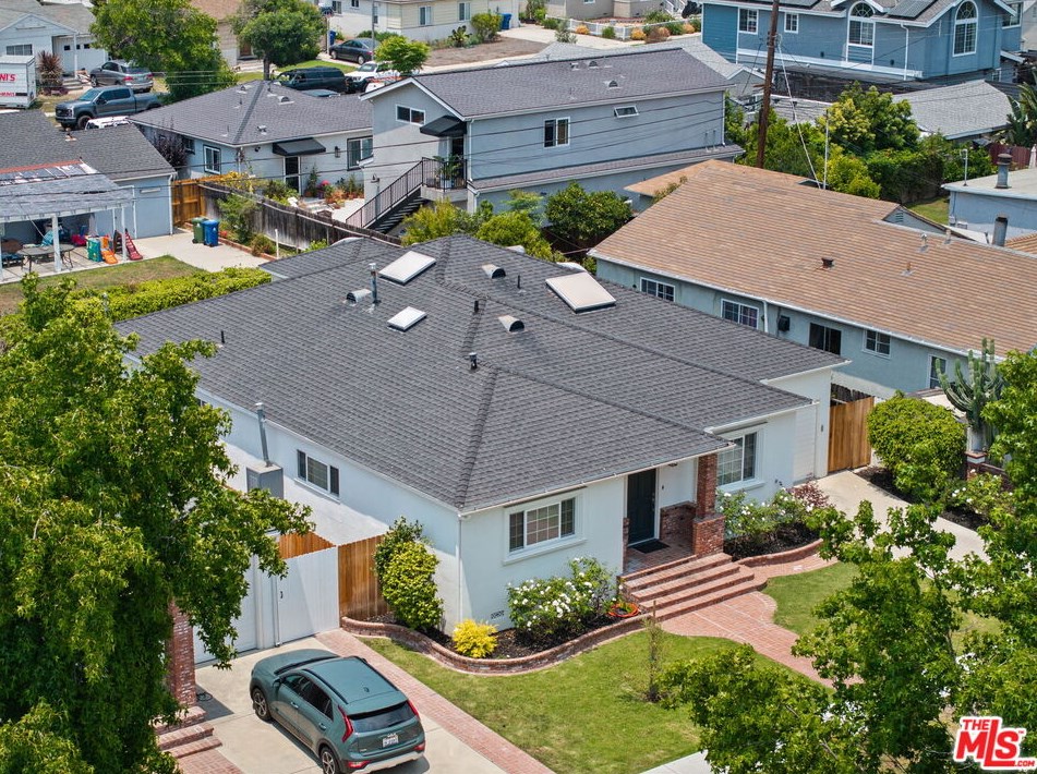 7819 Midfield Ave, Los Angeles CA  90045-3237 exterior