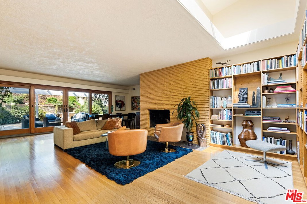 3522 Amesbury Rd, Los Angeles, CA 90027-1302