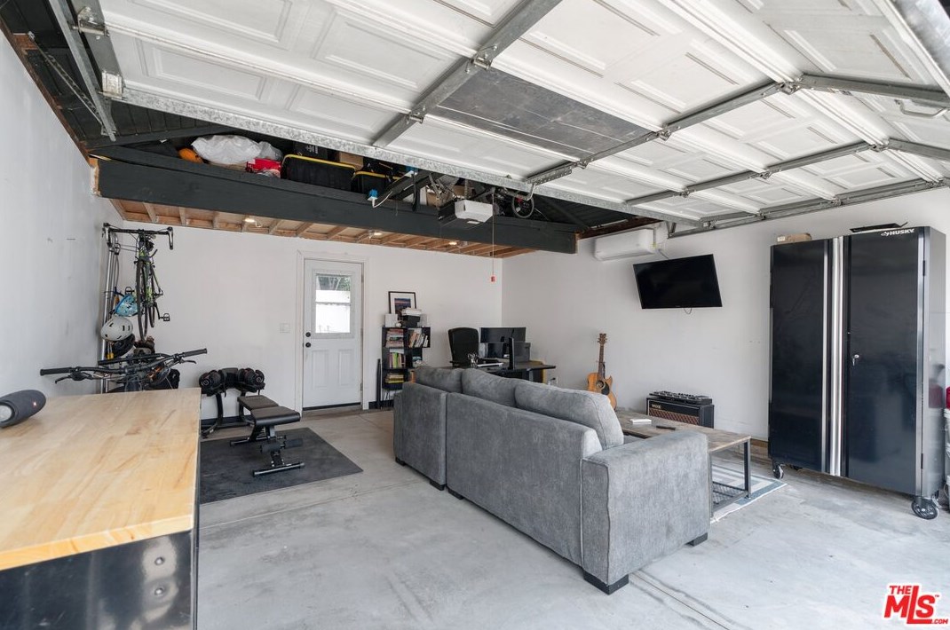15220 Morrison St, Van Nuys CA  91403-1503 exterior