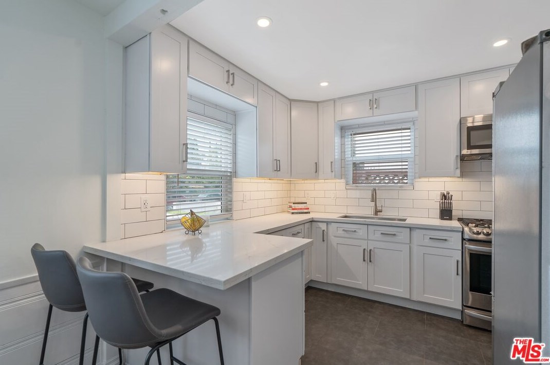 15220 Morrison St, Van Nuys CA  91403-1503 exterior