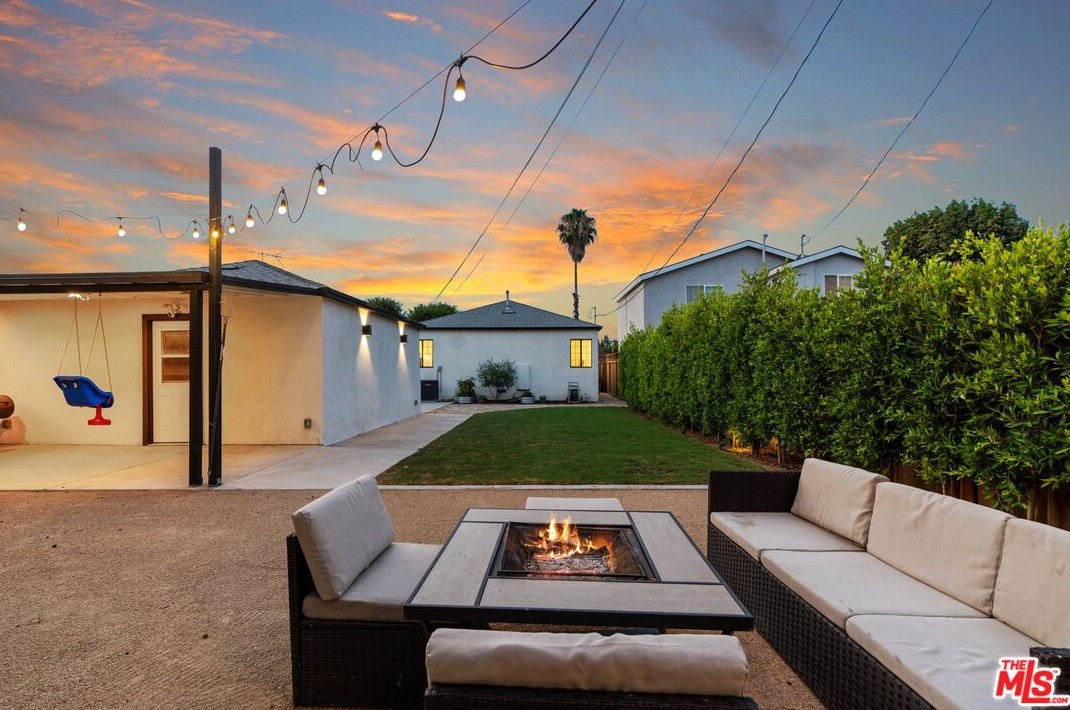 15220 Morrison St, Van Nuys CA  91403-1503 exterior